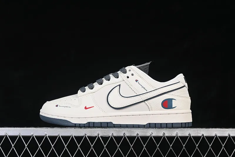 All Categories Nk SB Dunk Series Nk SB Dunk Low High-end Customized Low-top Shoes Nike SB Dunk Low Champion Collaboration Midnight Blue Anniversary High-end Customized Low-top Casual Shoes JP1628-026